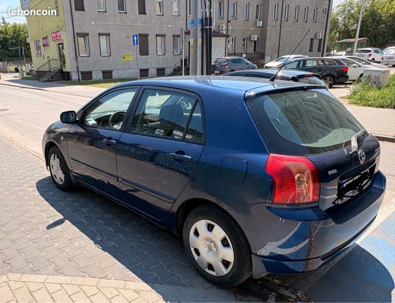 Toyota Corolla climatisé 1.4 Diesel, vitres électriques verrouillage centralisée jantes aluminium aucun frais à prévoir contrôle technique ok vendu uniquement pour export voiture étrange (image 4)