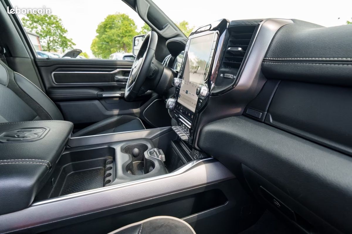 Dodge RAM 1500 Laramie eTorque GPL 5.7 V8 HEMI 401 ch 4x4 – Harman Kardon – Pano – 360° (image 27)