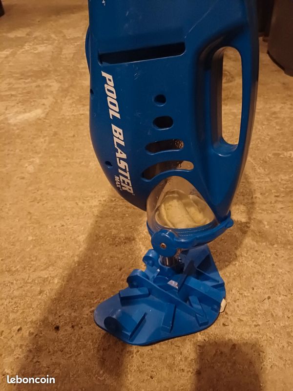 Aspirateur piscine et spa Pool Blaster Max (image 1)
