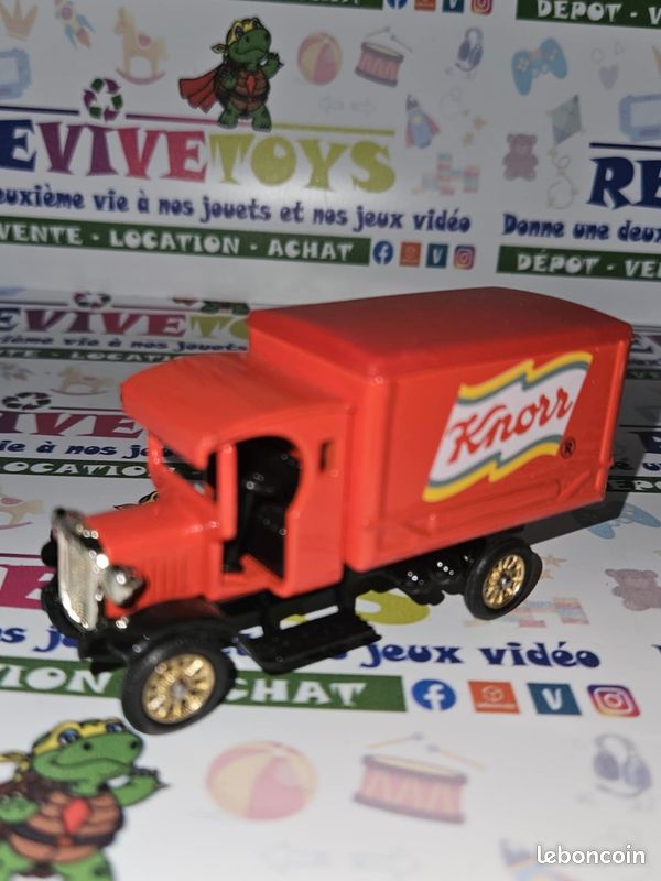 R13940 voiture corgi Dennis delivery van 1/43 (image 1)