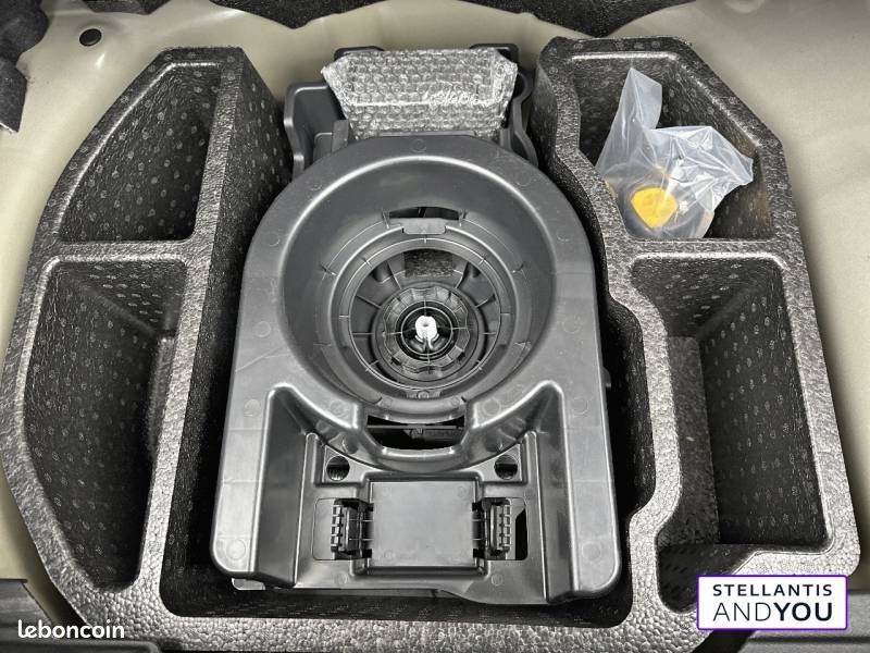 Peugeot 208 PureTech 100 S&S EAT8 Allure Pack (image 33)