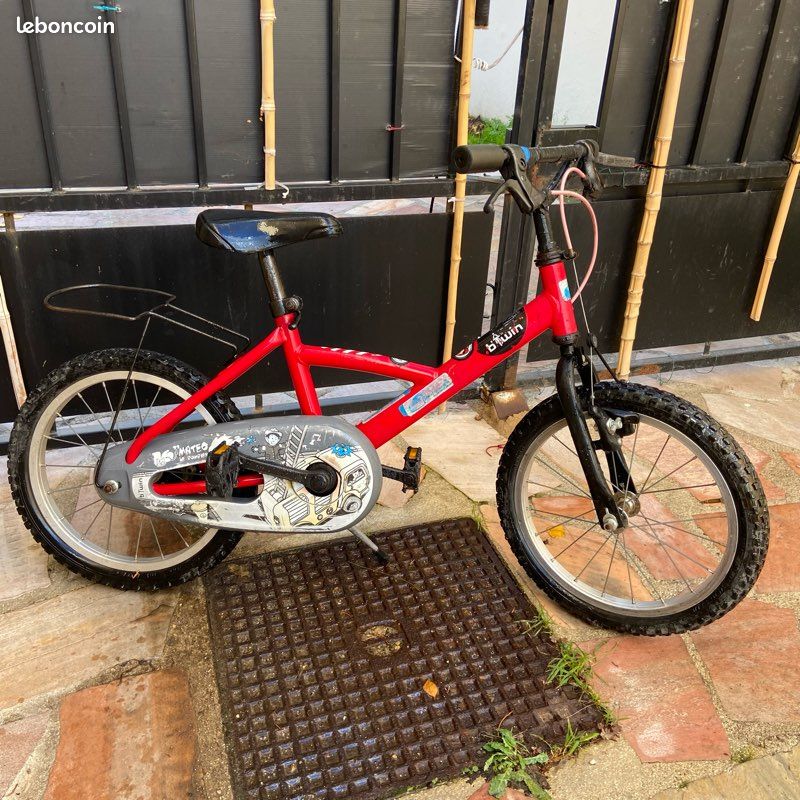 Vélo Décathlon 16 pouces avec béquille et porte bagage Âge à