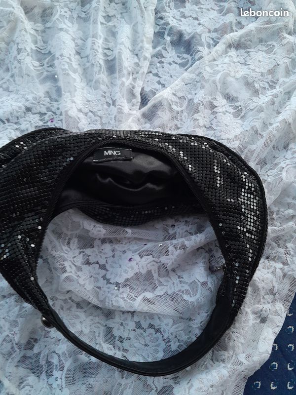 Petit sac habillé noir à sequins (forme croissant) (image 4)