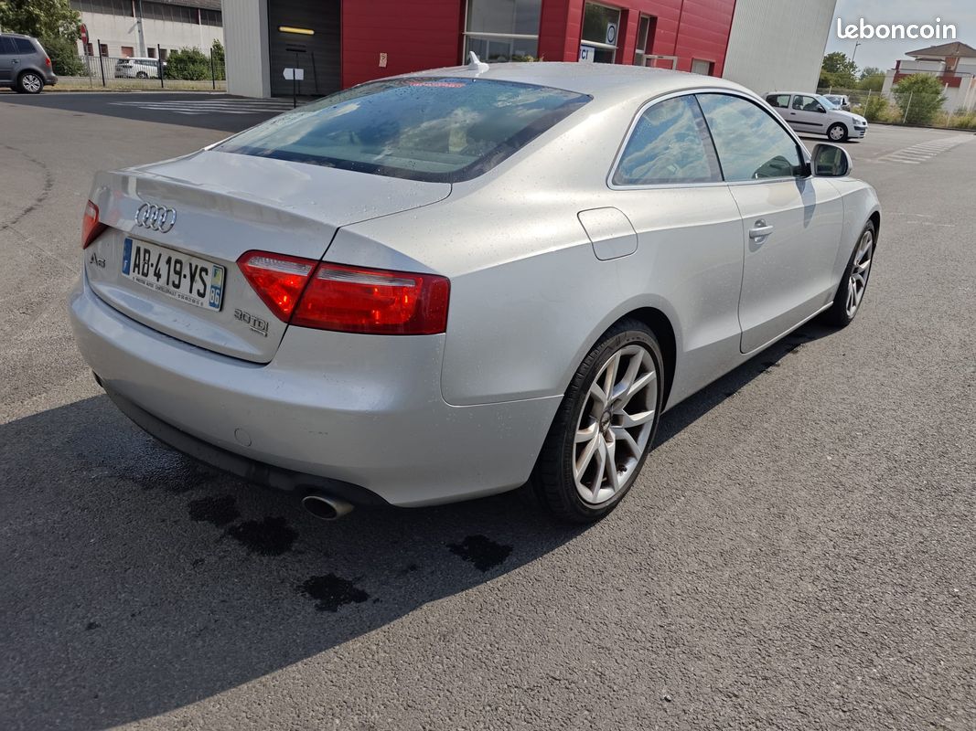 AUDI A5 Coupé DIESEL Quattro 3.0 TDi V6 24V 240CV (image 4)