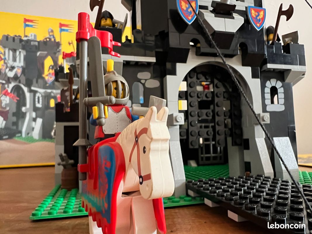 Lego - 6085 - Chateau du Monarque Noir - Black Monarch's Castle (image 3)