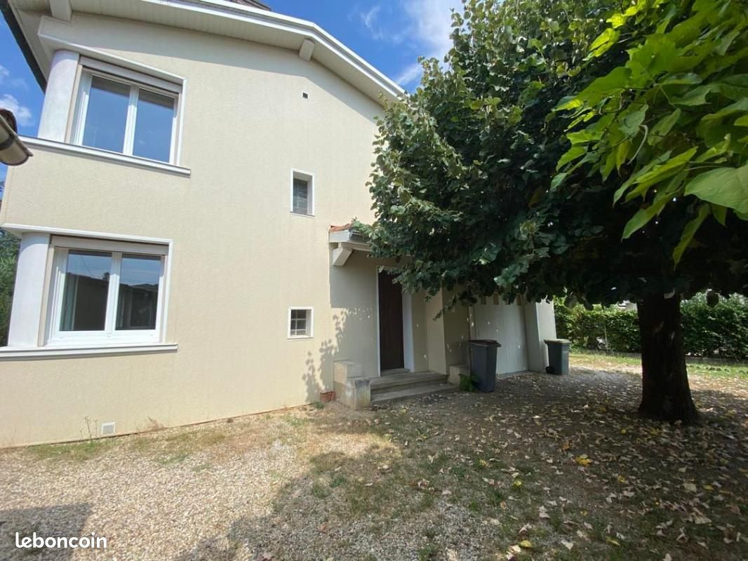 Maison 5 pièces 119 m² · à Castres · 119 m² · 964 €