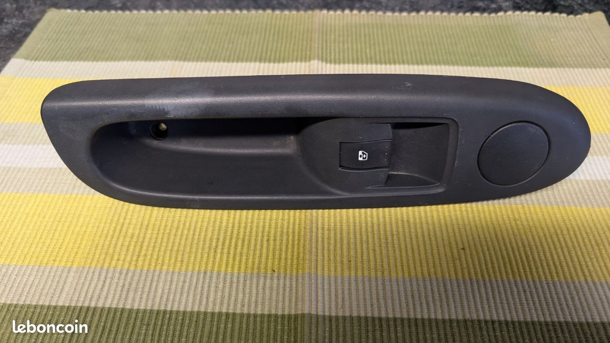 Interrupteur de vitre AVD Renault Clio 2 (image 1)