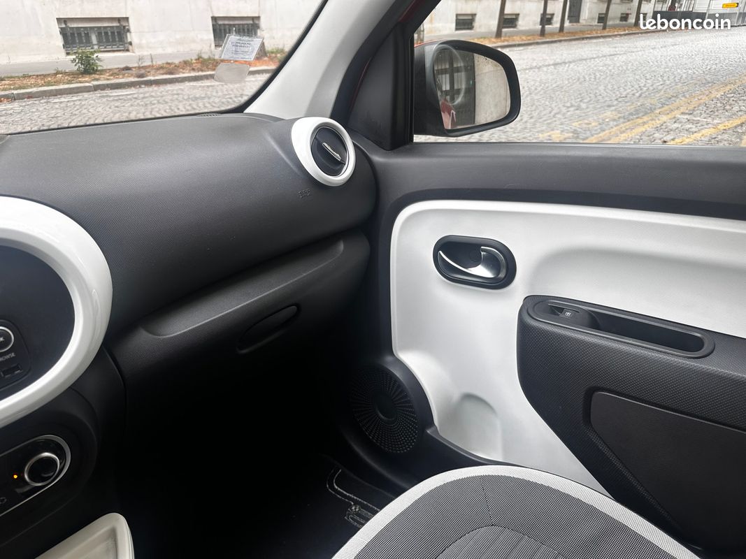 RENAULT Twingo 1.0 SCe 70ch Intens 2 (image 18)