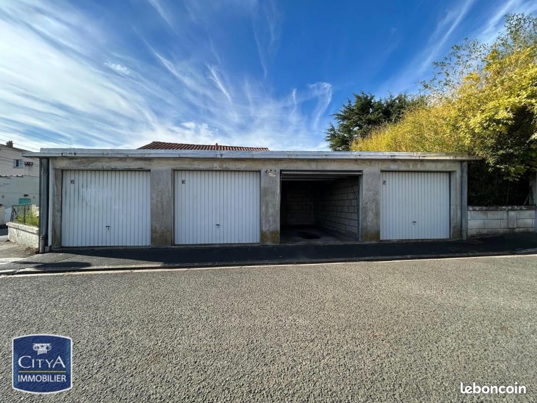 Garage Niort · 83 €