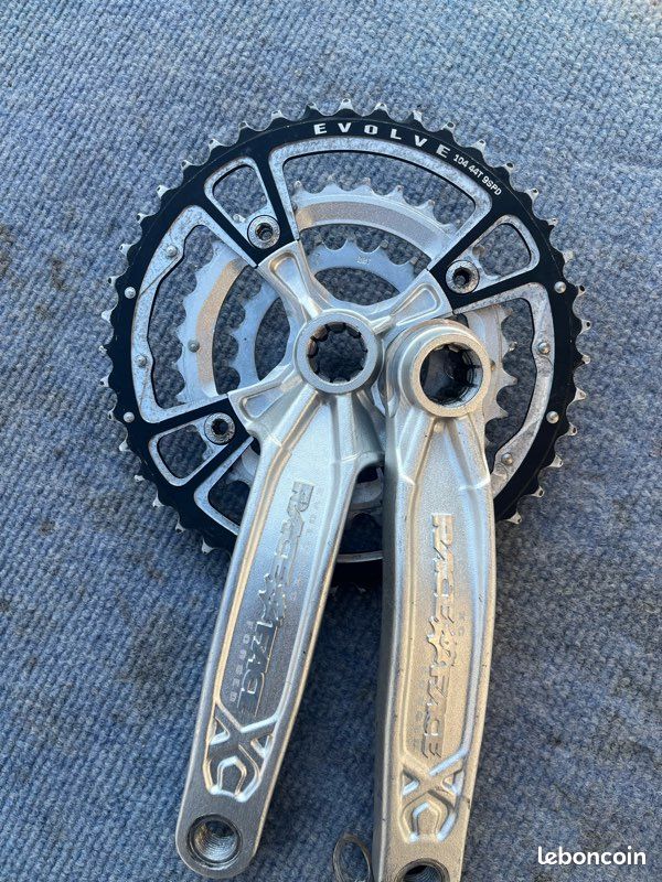 Pédalier VTT intégré axe P2R Atc 11-10-9V. 175 mm 32Dts 24-22 m - noir