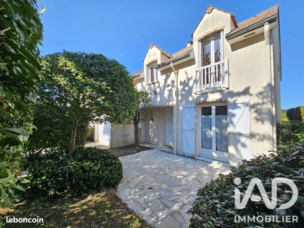 Maison 8 pièces 148 m² · à Saint-Germain-en-Laye · 148 m² · 3 620 €