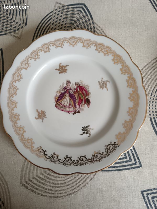 Assiettes et plat en porcelaine (image 2)