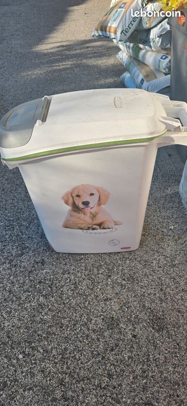 Boite curver croquettes chien (image 1)