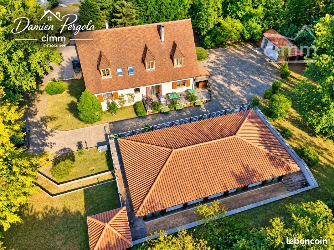 Maison 14 pièces 273 m² · à Terrasson-Lavilledieu · 273 m² · 577 500 €