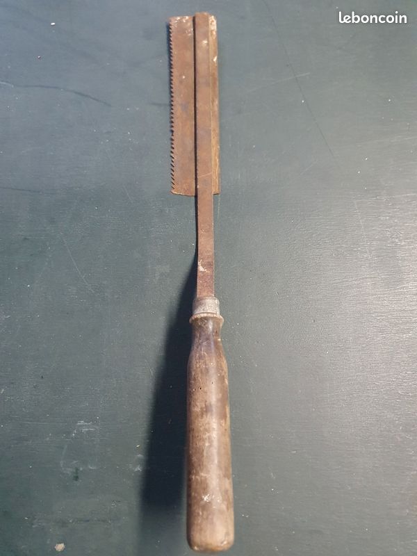 Outil de menuiserie en bois et acier vintage (image 1)
