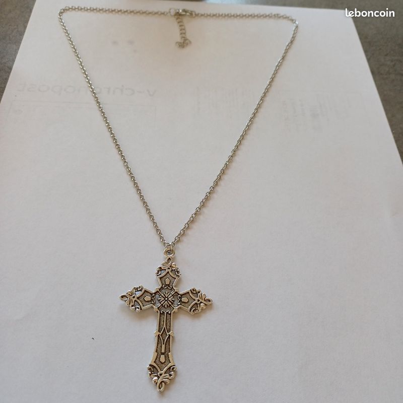 Collier Pendentif Croix Argenté Vintage - Chaîne Grande Taille - Alliage - Très Bon état