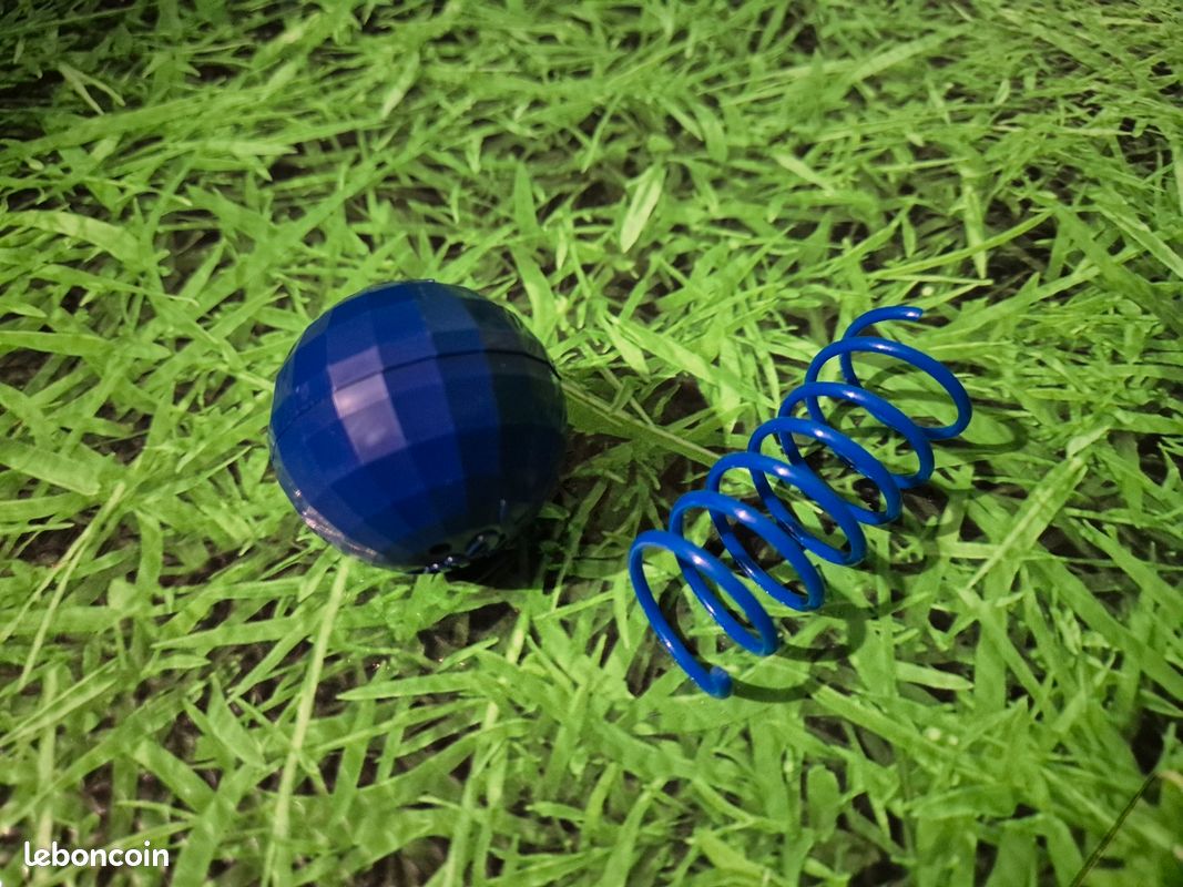 Lot de jouets pour chat : balle + ressort (image 1)