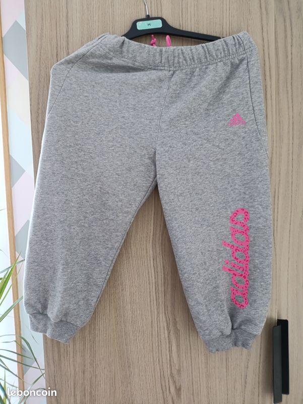 Pantacourt jogging adidas gris 12 ans (image 1)
