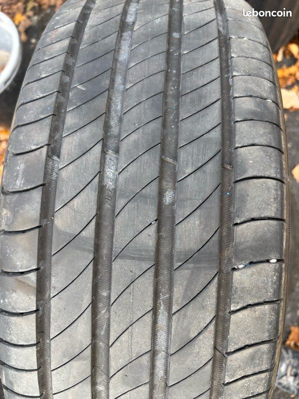 Pneu Michelin primacy 4 (image 1)