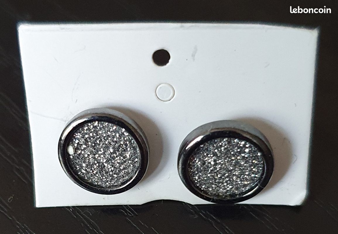Boucles d'oreilles grise (image 1)
