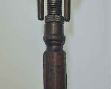 N°247) OUTIL ANCIEN petite clé à griffes de plombier 24 cm. EUR 20,00