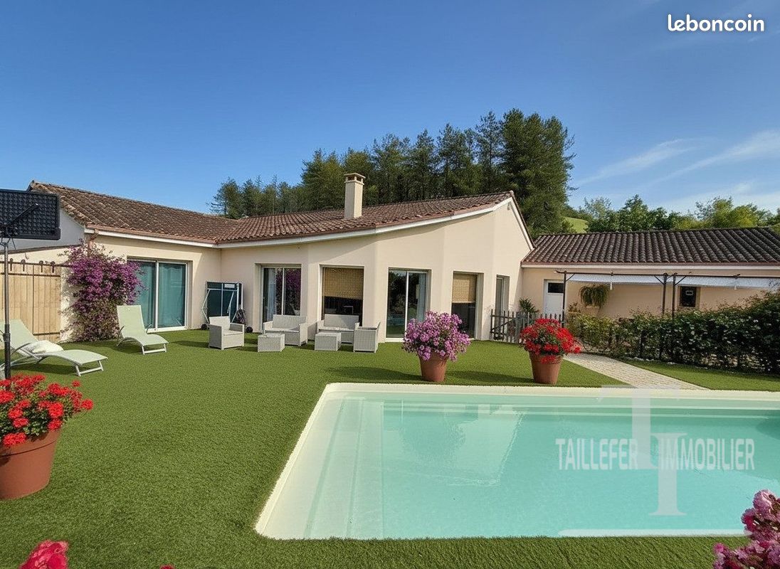 Maison 8 pièces 210 m² · à Saint-Astier · 210 m² · 382 000 €