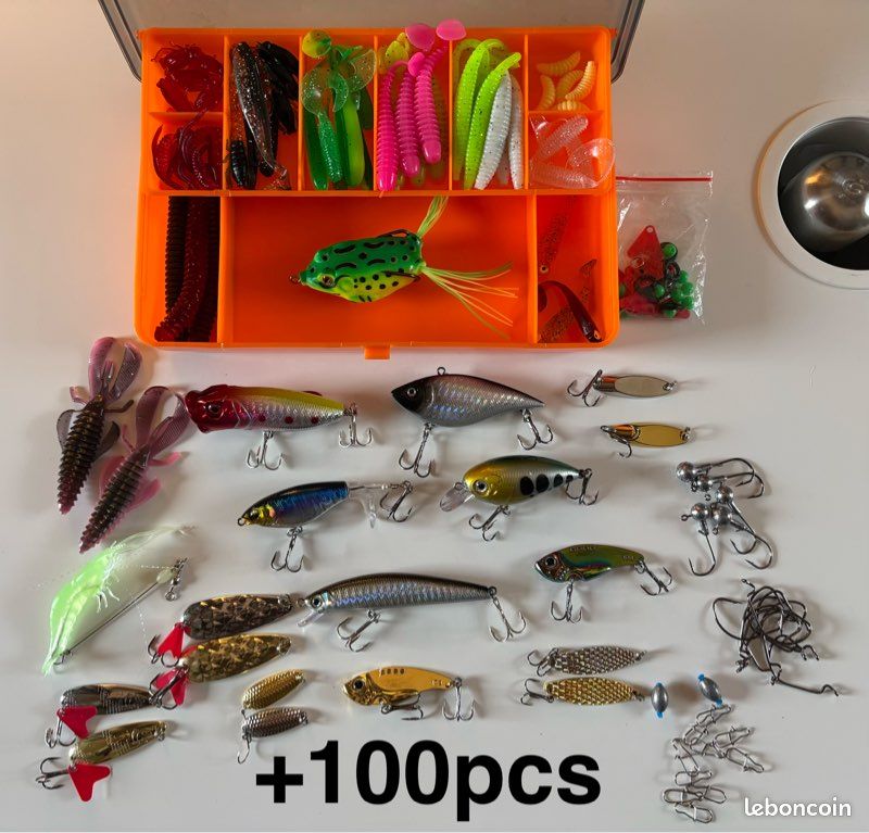 Lot 10 leurres souples + jigs + lame vibrante et boîte de pêche - Sport & Plein air