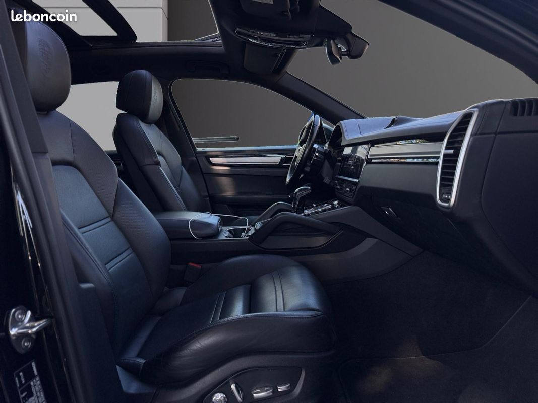 Porsche Cayenne 3.0 V6 E-Hybrid 462 attelage toit ouvrant suivi complet Porsche garantie 12 mois (image 11)