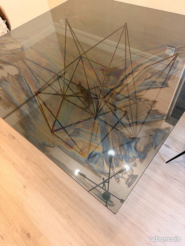 Table (image 3)