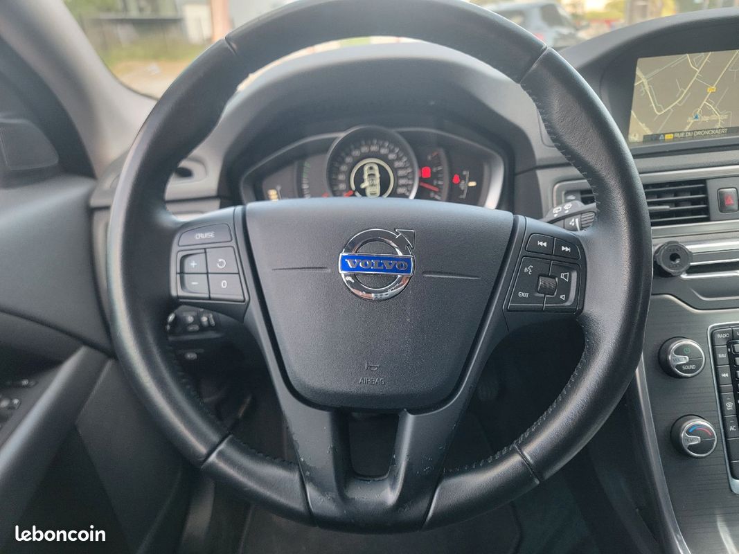 Volvo v70 2l diesel 120ch 2016 (image 15)