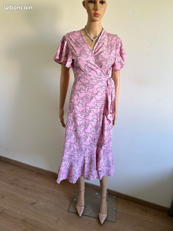 Robe portefeuille rose neuve à manches courtes taille L Vêtements