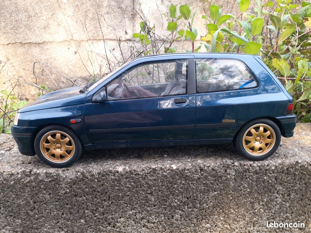 La Renault Clio Williams (1993) avec 420 000 km a été vendue
