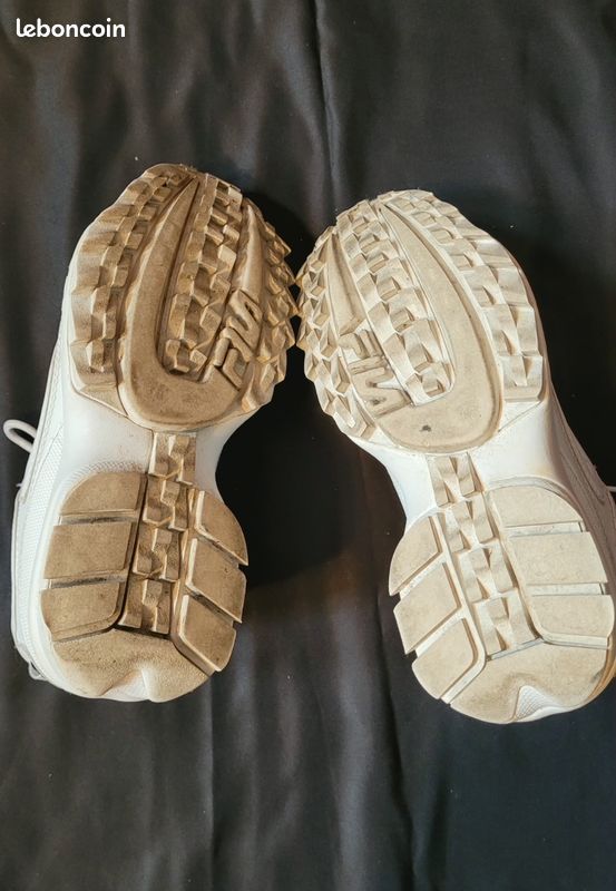 Lot de paires de Baskets : FILA disruptor blanches & Baskets Reebok noires (image 10)
