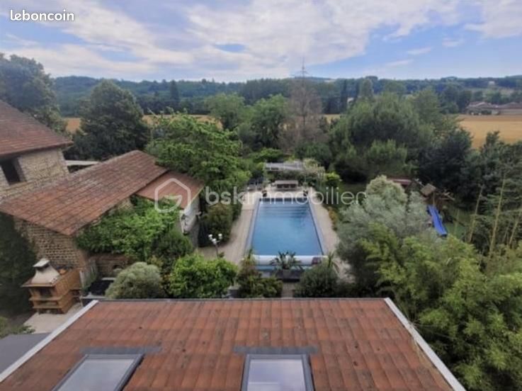 Maison 8 pièces 255 m² · à Hauterives · 255 m² · 472 000 €