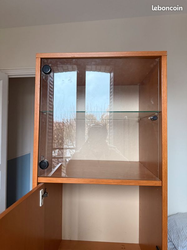 Meuble de rangement en bois avec vitrine (image 2)