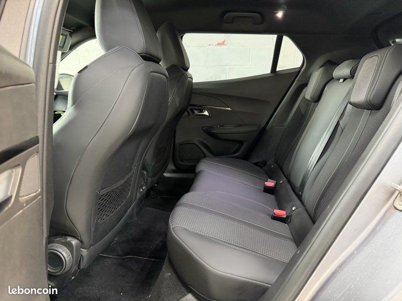 PEUGEOT 2008 GT 1.5 L HDI 130 EAT 8 / 1 ÈRE MAIN / reprise possible (image 7)