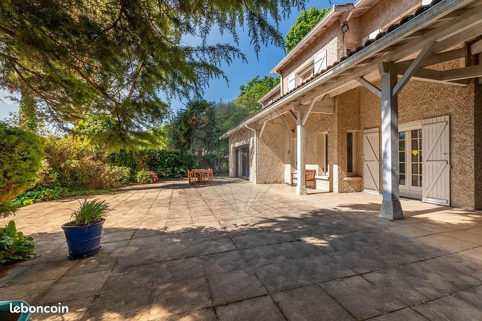 Maison 7 pièces 230 m² — 6