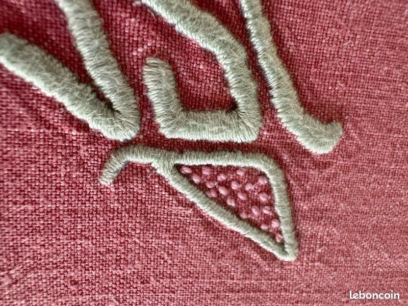 Boite ancienne chiffre 84 coton brodé , pour marquer le linge