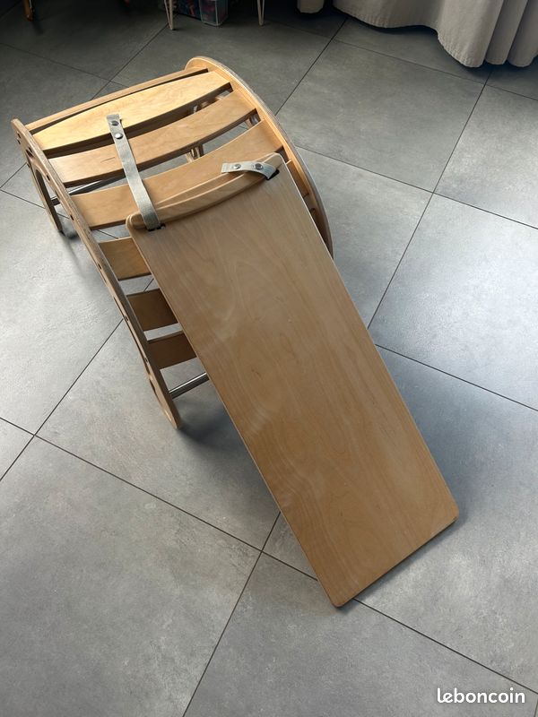 Rocker en bois + rampe d’escalade réversible toboggan – (image 1)
