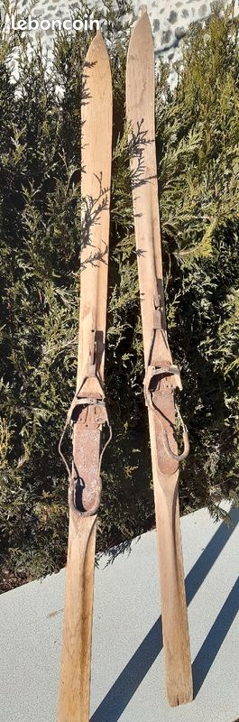 Ski en bois (image 1)