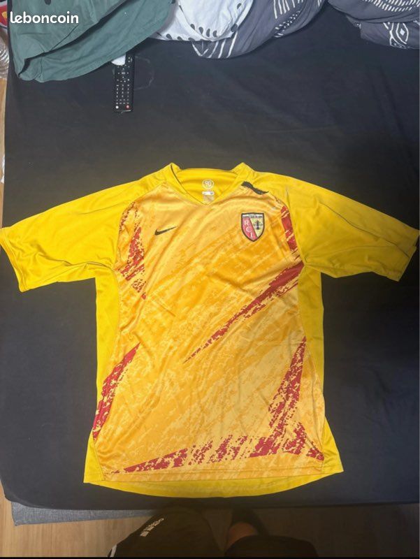 Fichier:Maillot domicile RC Lens 2015-2016 Besle.jpg - Wikipédia