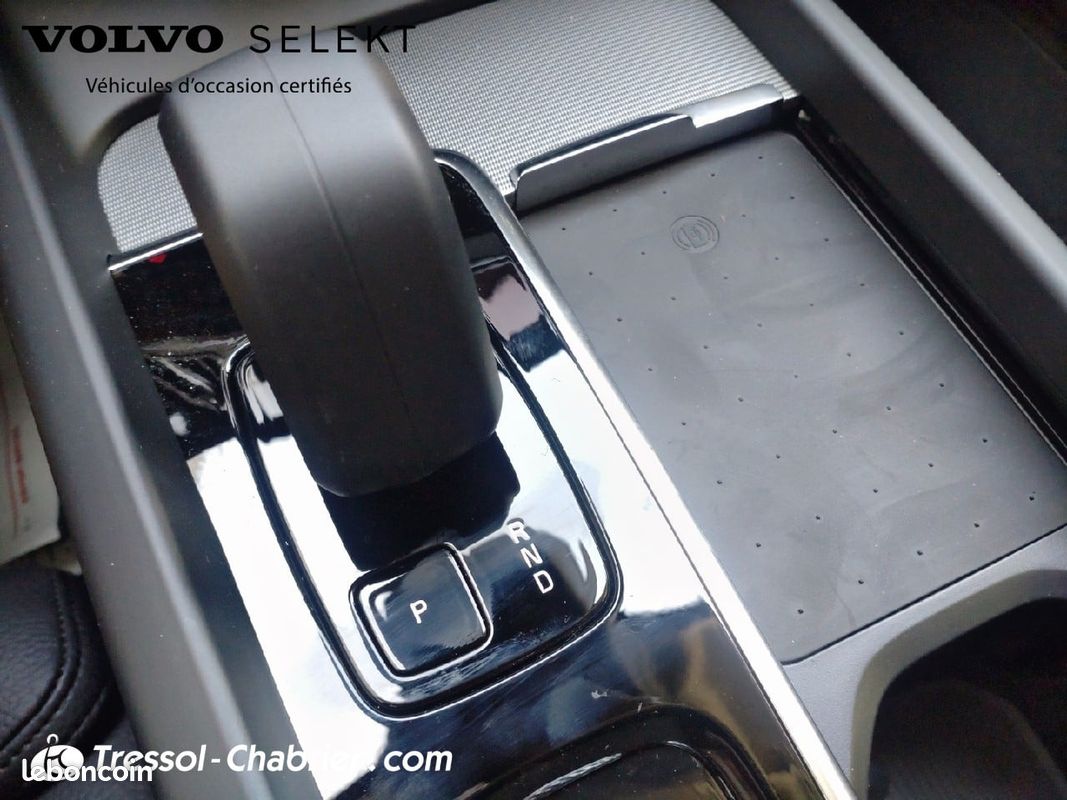 VOLVO V60 Micro hybride essence B4 197 ch DCT7 Ultra Style Dark (image 14)