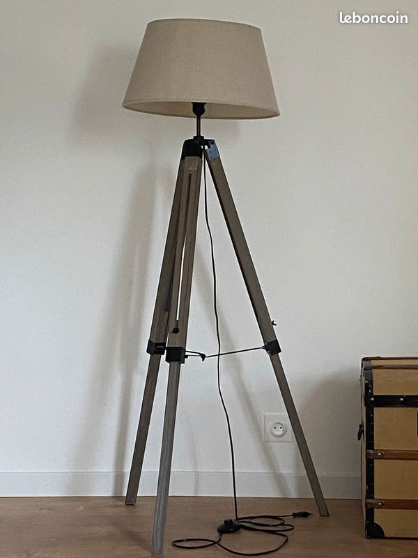 Lampe sur pieds (image 1)