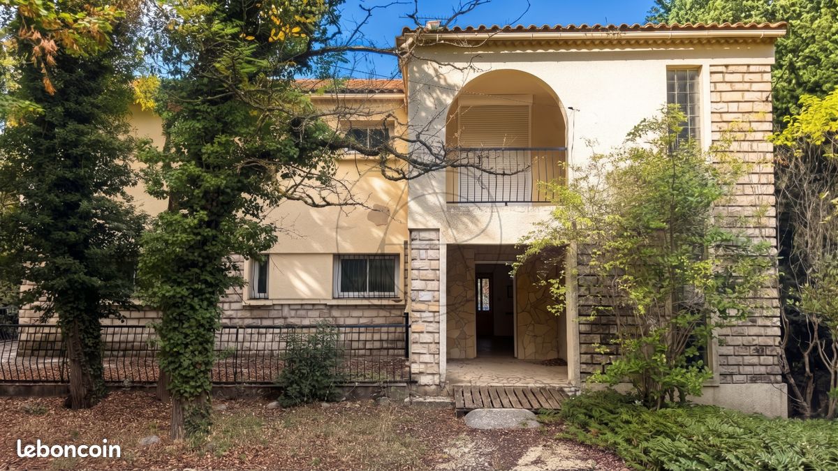Maison 5 pièces 281 m² · à Aix-en-Provence · 281 m² · 1 025 000 €