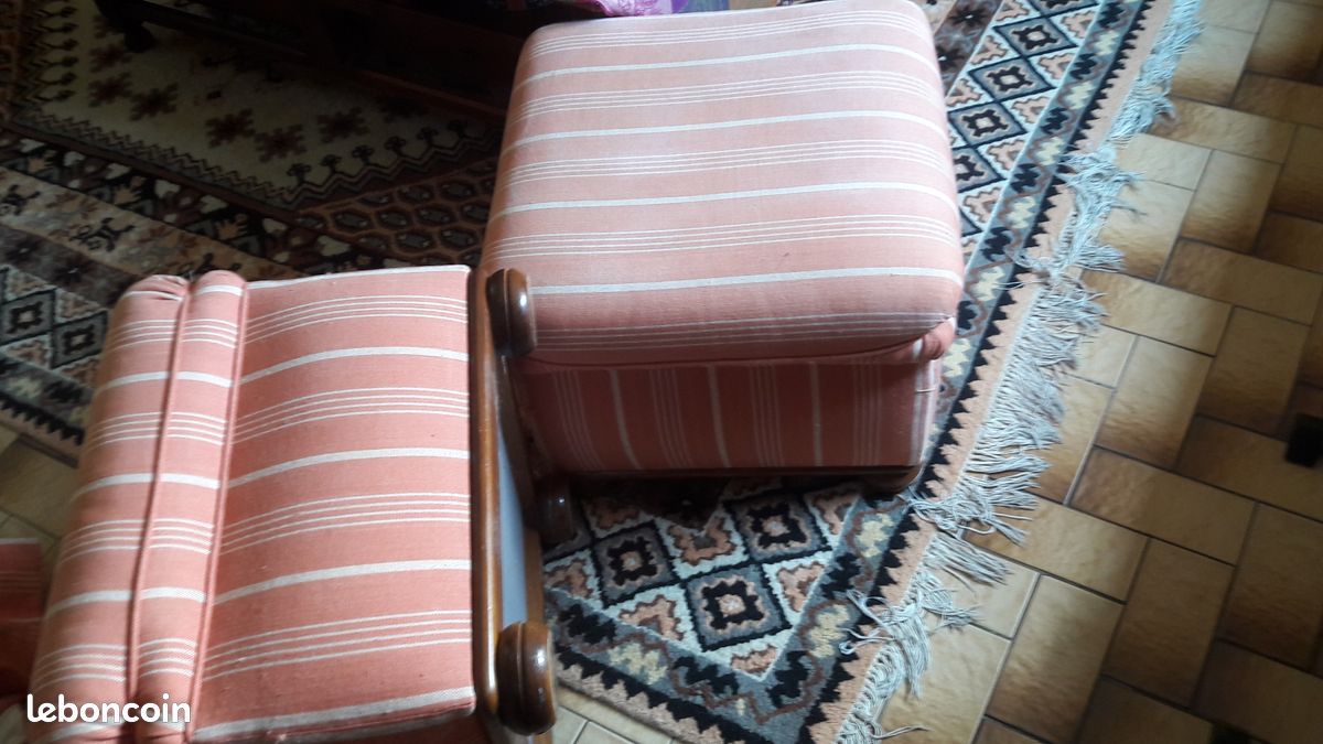 Grand pouf carré bois et tissu (image 2)