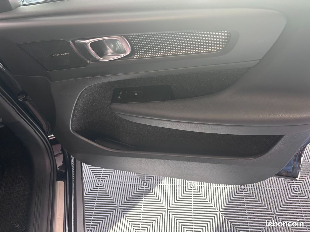 VOLVO XC40 T5 Recharge 180+82 ch DCT7 R-Design (image 24)