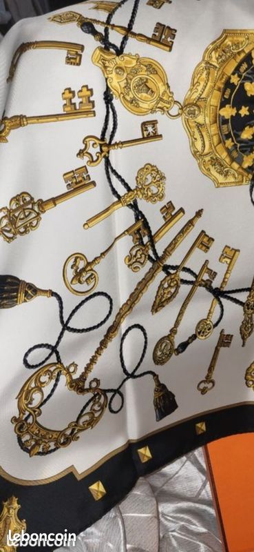 Carré Hermès en soie "Les Clés" – Noir et Or – Boîte d'origine (image 7)