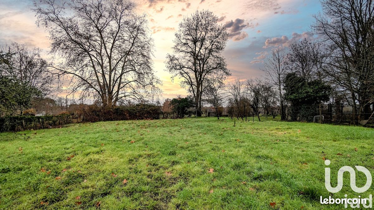Terrain 600 m² · à Gours · 600 m² · 24 900 €