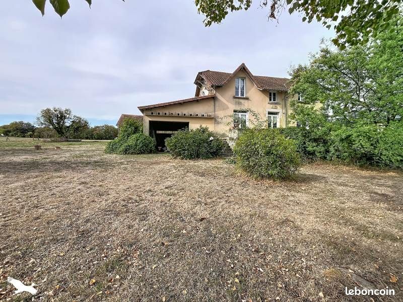 Maison 7 pièces 160 m² · à Génis · 160 m² · 299 999 €
