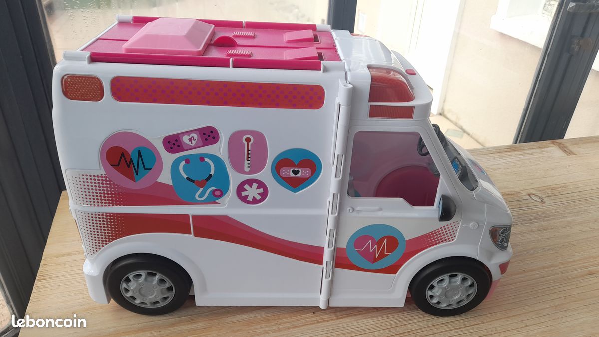 Barbie + véhicule ambulance et hôpital (image 2)